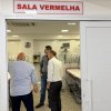 Fábio Lopez conhece as instalações da Santa Casa de Santos